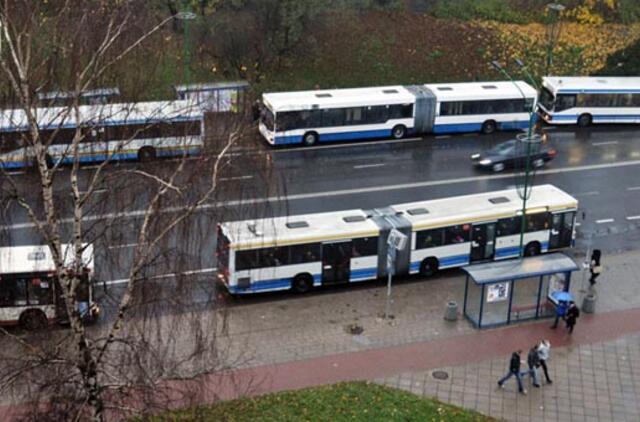 Visi autobusai privalo stoti stotelėse