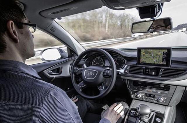 Automobiliai be vairuotojų: visureigis pervažiavo Ameriką