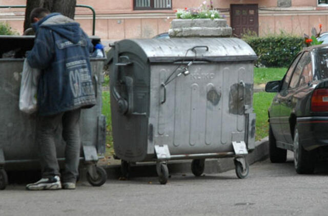 Baudė trukdančius išvežti šiukšles