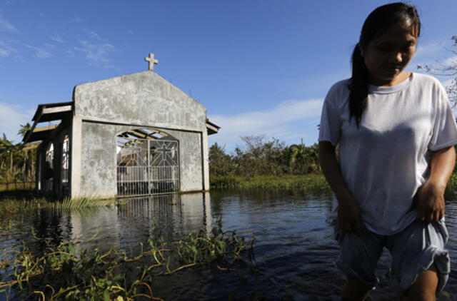 Filipinų gyventojus valdžia įspėja pasitraukti iš regionų, kuriuos pasieks taifūnas