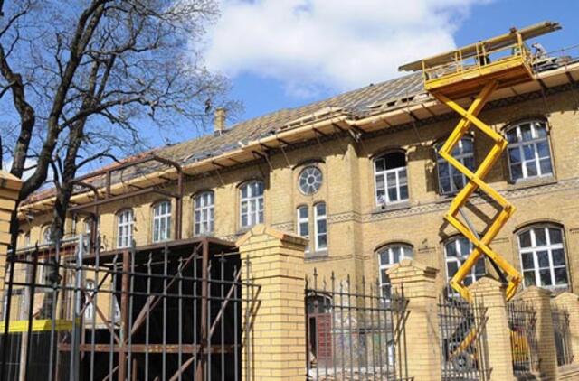 Jaunimo centro stogą laikė tik Dievo pirštas