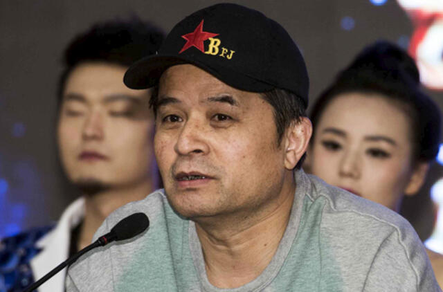 Kinija: populiarus televizijos laidų vedėjas nušalintas nuo darbo dėl nederamų žodžių apie Mao