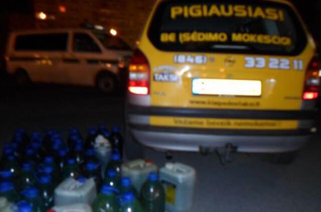 Nelegalus dyzelinas taksi automobilio nevarys