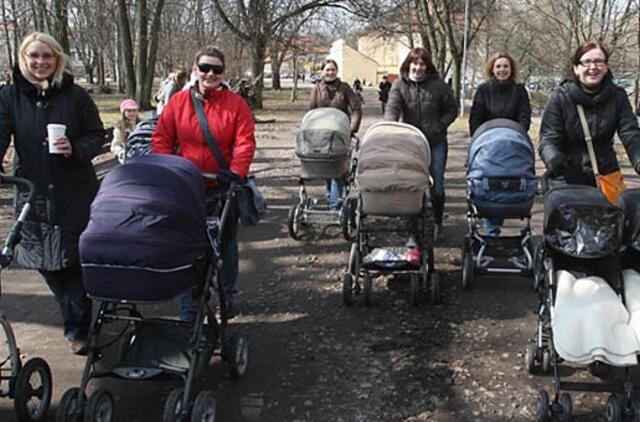 Prisimintos per krizę nurėžtos motinystės išmokos