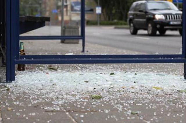 Suniokojo trijų autobusų stotelių paviljonus