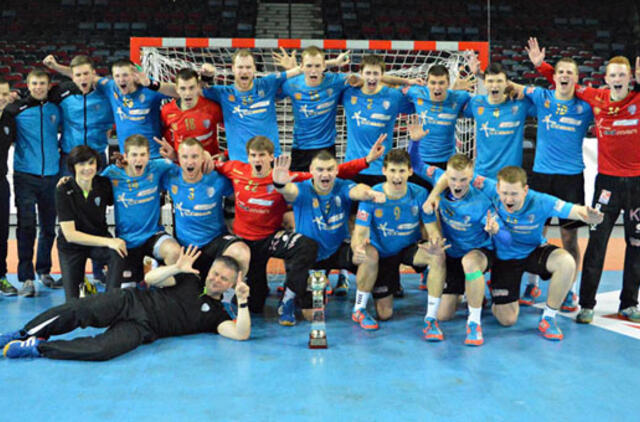 Auksinis "Dragūnas" - vėl Olimpo viršūnėje