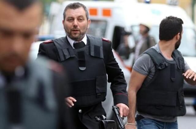 Italija: Neapolyje vyras medžioklinių šautuvu keturis žmones nušovė, penkis sužeidė