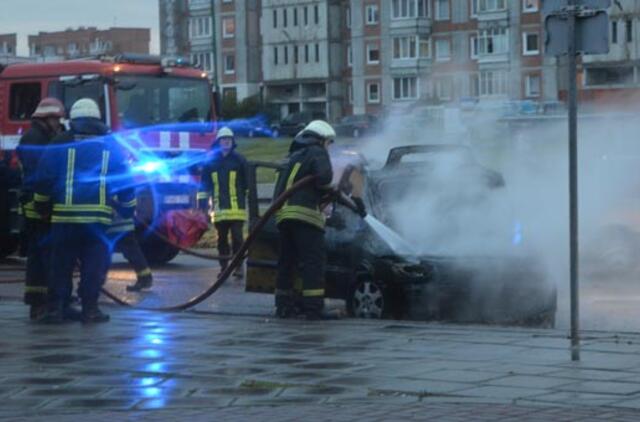 Klaipėdoje supleškėjo taksi automobilis (video)