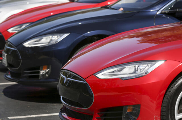 Pirmąjį metų ketvirtį "Tesla" padidino elektromobilių užsakymų apimtis, nors ir patyrė nuostolių