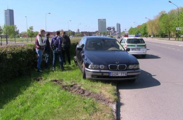 Sudaužė ne savo automobilį ir pabėgo