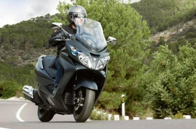 "Suzuki" salonas klaipėdiečių lauks iki pat vidurnakčio