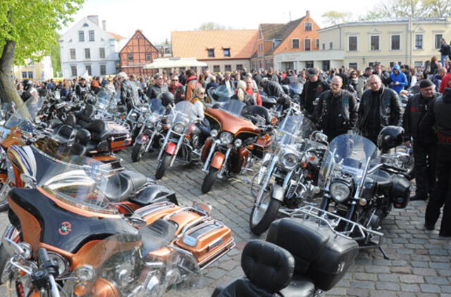 Teatro aikštėje - 552 motociklų gausmas