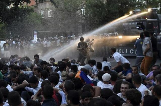 Armėnijos sostinėje jėga išvaikyta demonstracija prieš skurdą