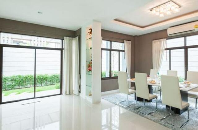 Balta spalva interjere: daugiau švaraus oro