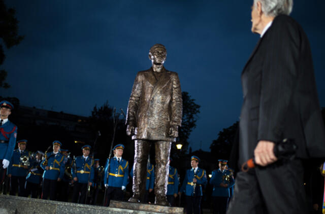 Belgrade pastatytas paminklas erchercogo Ferdinando žudikui Gavrilui Principui