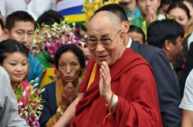 Dalailama su tūkstančiais šalininkų paminėjo savo 80-ąjį gimtadienį