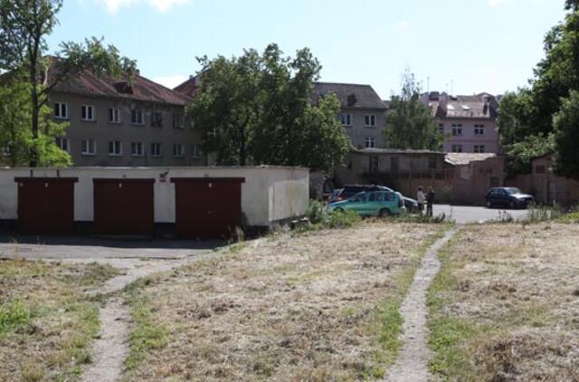 Dėl naujos gatvės aukos garažus
