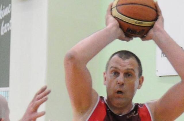 Gintaras Einikis žaidžia Rusijos veteranų komandoje