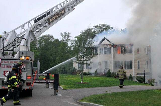 JAV į namą rėžėsi lėktuvas