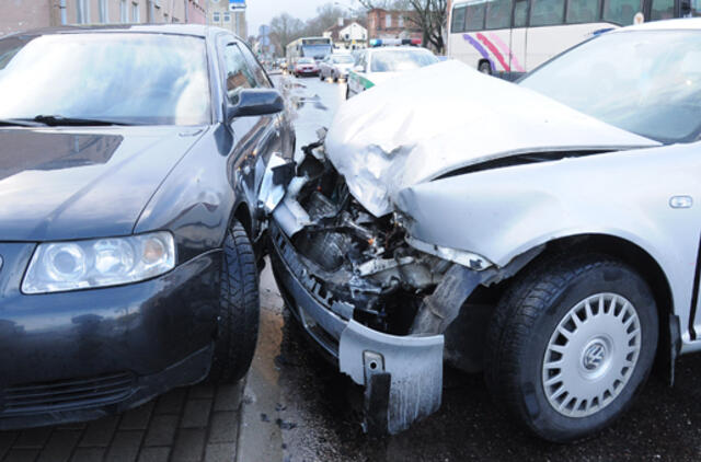 Ką reikia žinoti, jei ketinate įsigyti naudotą transporto priemonę arba jei jūsų transporto priemonė pateko į avariją?