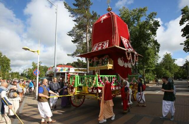 Krišnos "pasižmonėjimas" baigėsi Basanavičiaus gatvėje