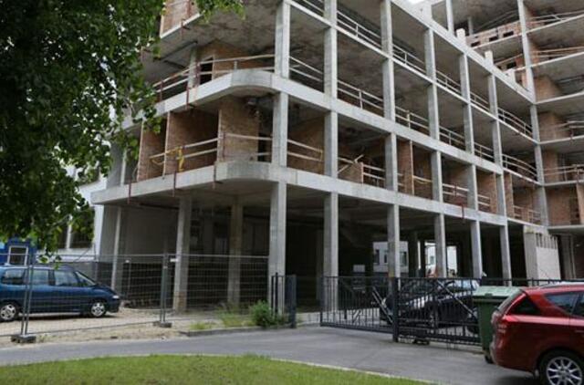 Ligoninės priestatas laukia naujo rangovo