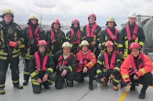 Mokėsi gesinti gaisrą SGD terminale