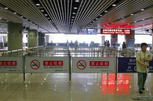 Pekine uždrausta rūkyti viešose vietose