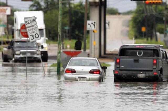 Po potvynių - perspėjimai apie "skenduolius"