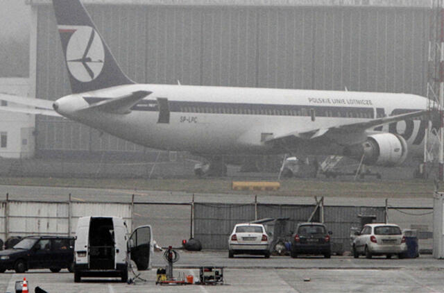 Programišiai Varšuvos oro uoste kelioms valandoms sutrikdė LOT oro bendrovės darbą