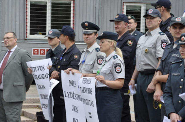 Statutiniai pareigūnai sirenomis seimūnams priminė netesėtus pažadus