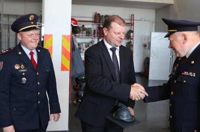 Ugniagesiams ir policininkams - ministro pažadai