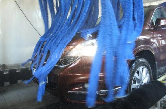 Birželį iš paslaugų labiausiai pabrango moteriškų batelių pakulnių pakalos pakalimas, o atpigo lengvojo automobilio išorės plovimas