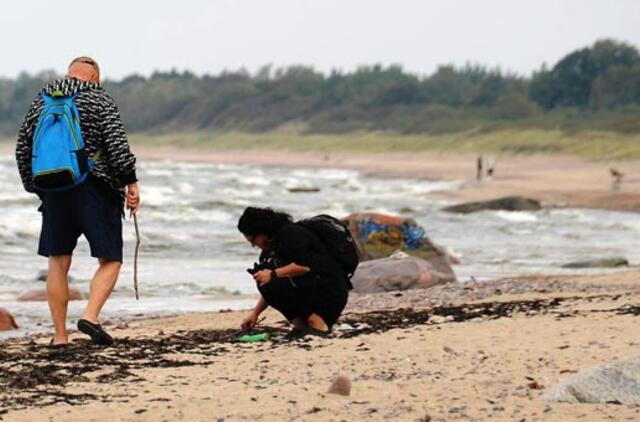Gintaro ieškotojus Šventojoje nudegino fosforas