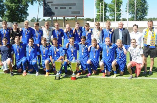 Jauniesiems pajūrio futbolininkams - dvi taurės