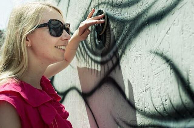 Laukia teatralų improvizacijos ir karikatūrų paroda