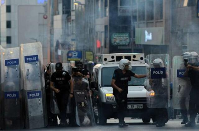 Prieš demonstrantus Stambule policija panaudojo ašarines dujas