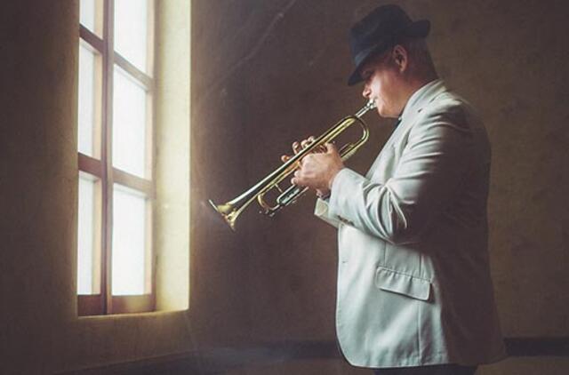 Pristatyti džiazo dvasia persmelkti portretai