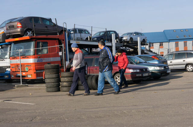 Pusmetis po euro įvedimo: naudotų automobilių kainos šovė aukštyn