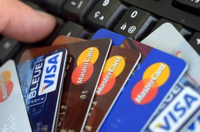 Vyras policijai teigė, kad kažkas neteisėtai disponavo jo banko kortele