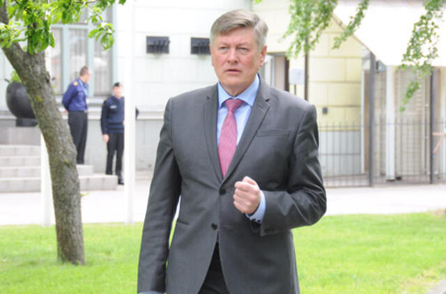 Artūras Paulauskas siūlo Lietuvoje uždrausti musulmoniškas burkas