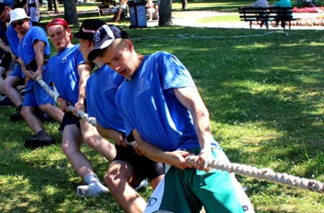 Naktinis virvės traukimo turnyras „Švyturio Taurė 2015“ kviečia išmėginti jėgas