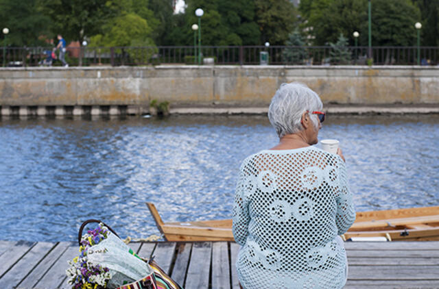 Palydint vasarą: haiku skaitymai valtyse