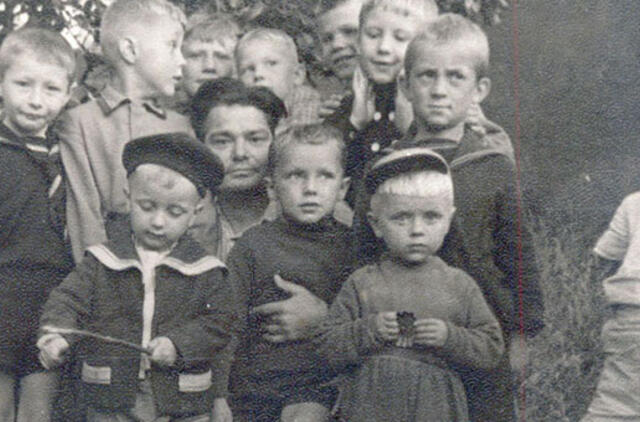 Klaipėdos akvarelės: namai ir žmonės (409)