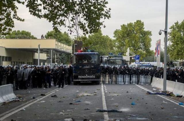 Migrantų ir Vengrijos policijos susirėmimas "šokiravo" Jungtines Tautas