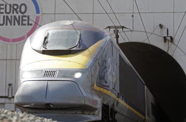 Pabėgėliai blokavo "Eurostar" traukinių eismą po Lamanšu