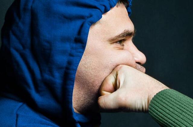 Prie Jono kalnelio - smūgis į galvą