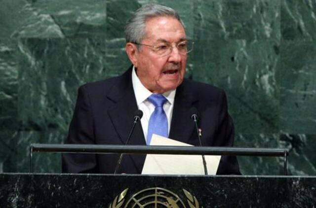 Raulis Kastras ragina JAV nutraukti prekybos embargą