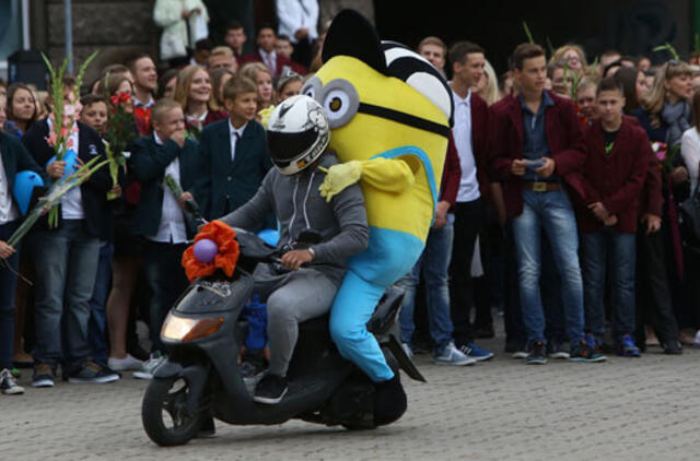 Rugsėjo pirmoji prasidėjo dainomis ir šokiais