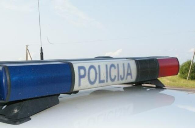 Šiauliuose neblaivus policijos pareigūnas transporto stotelėje sužalojo du žmones